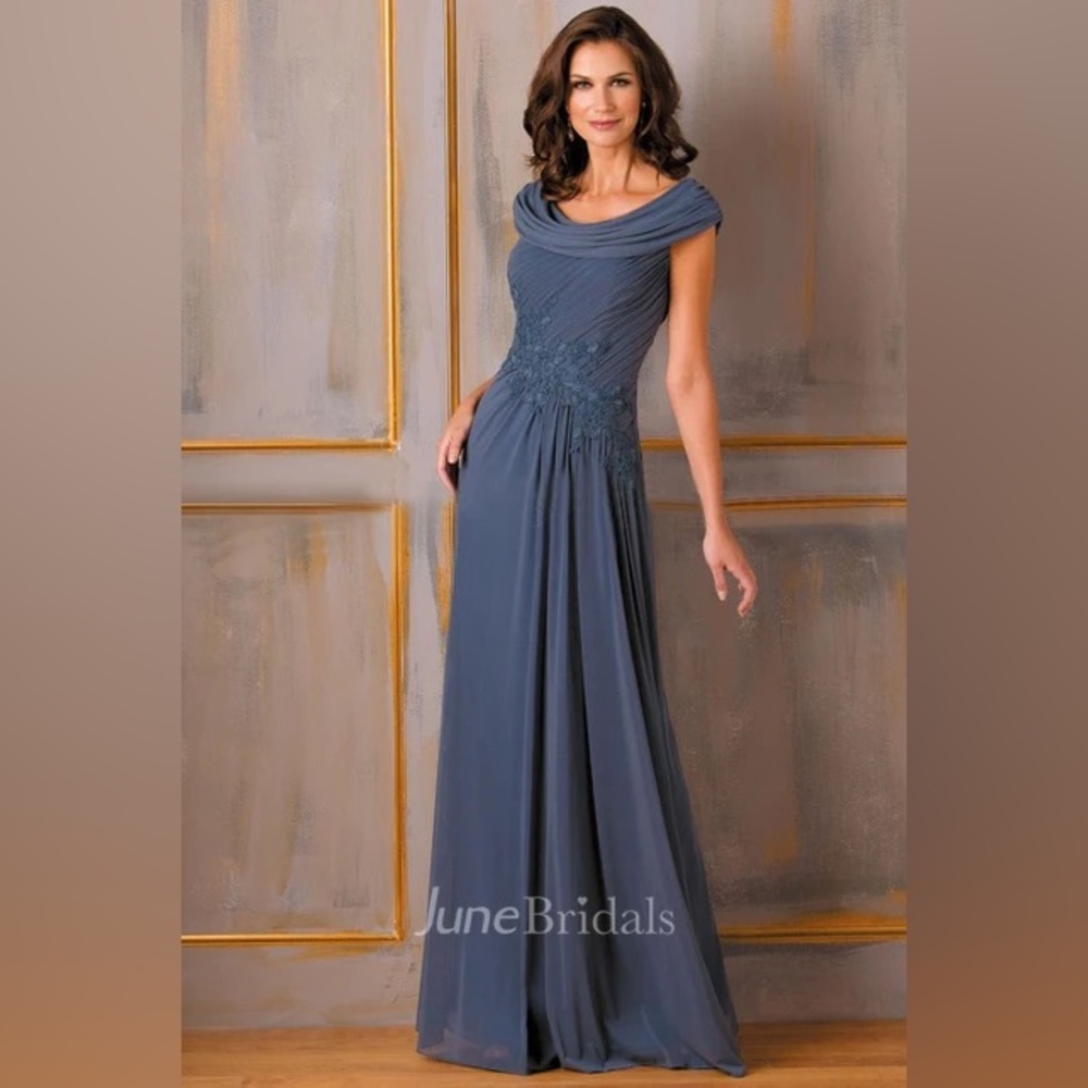 JUNE BRIDALS Scoop-neck Cap-sleeve Ruched Dress With Appliques
